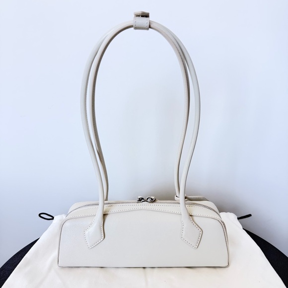 Authentic Alaïa Le Teckel Small Shoulder Bag In Ivory Calfskin - Picture 4 of 11